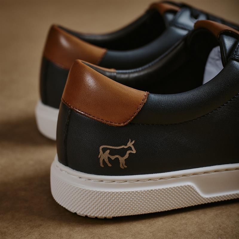 Kingsley Wordmark Metal Trim Sneaker - Midnight