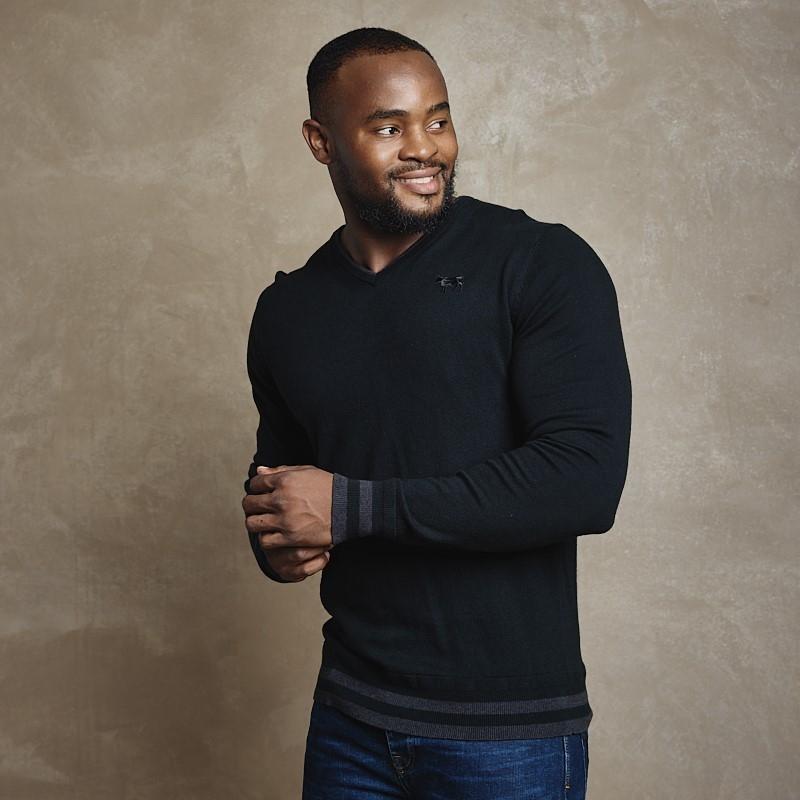Ultimate Cashmere Blend V-Neck Pullover - Mamba