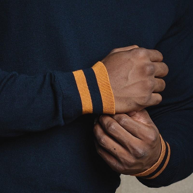 Ultimate Cashmere Blend V-Neck Pullover - Midnight
